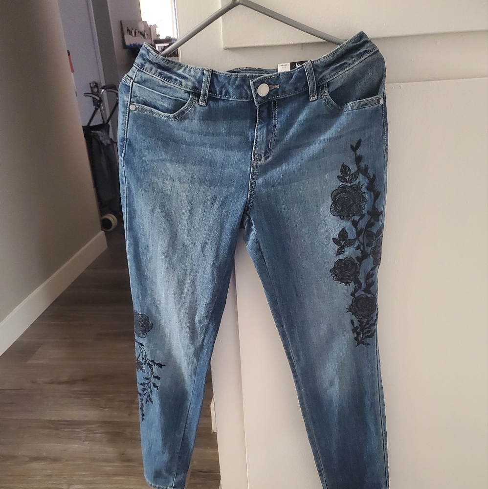 BUY ONE GET ONE FREE =OR LESSER VALUE New With Tags Vera Wang Embroidered Jeans